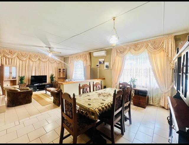 4 BEDROOM HOUSE FOR SALE IN LINCOLN MEADE